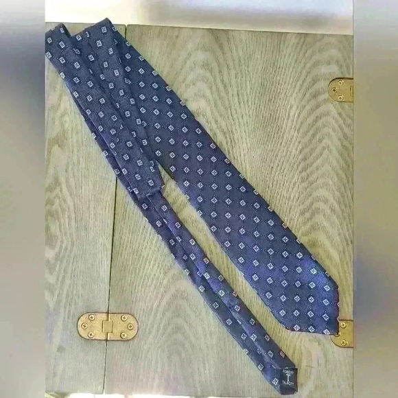 Robert Talbott classic blue tie.  100% hand sewn silk. - Picture 6 of 6